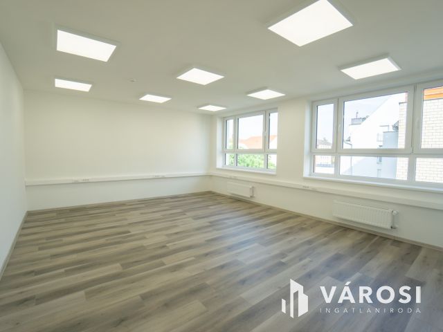 Felújított irodaházban, modern iroda kiadó