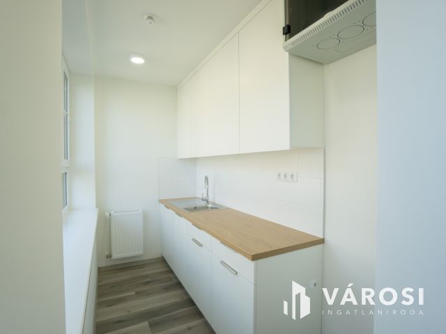 Felújított irodaházban, modern iroda kiadó