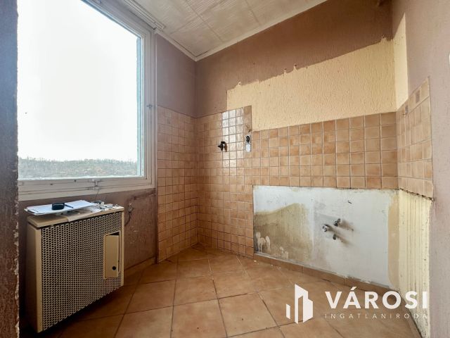 Gorkijon 4. emeleti, 1+2 félszobás, erkélyes lakás eladó!