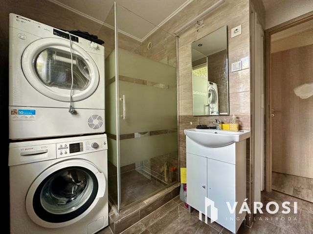 Gorkijon 1. emeleti, 1+2 félszobás, felújított lakás eladó!