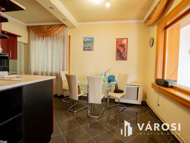 Lentiben eladó ház, családias, nyugodt részen!