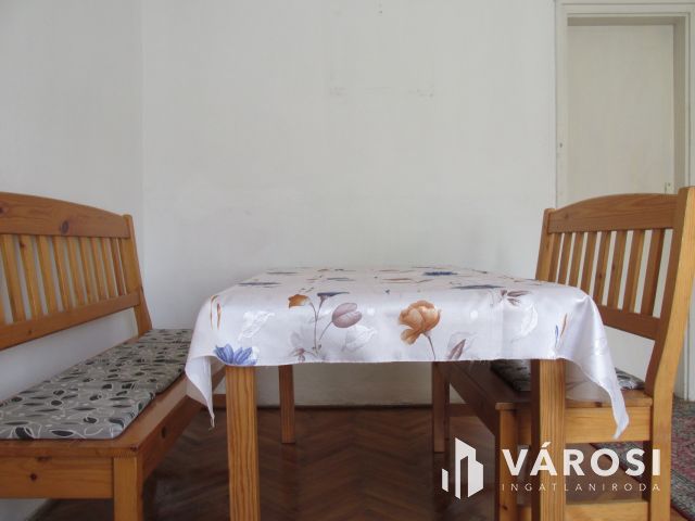 Kétgenerációs családi ház a faluközpont közelében