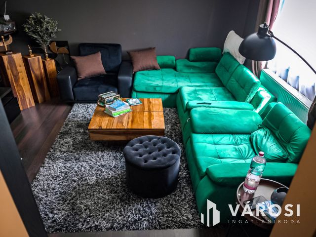 Két  ház, egy telken,  erdő mellett Szigethalmon eladó