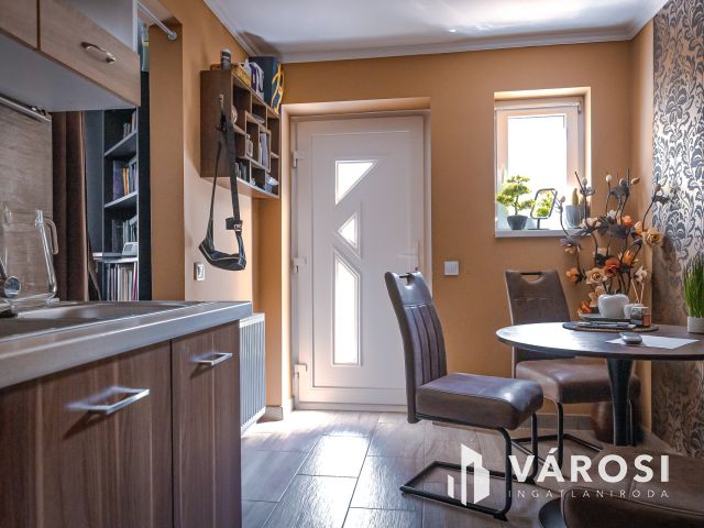 Két  ház, egy telken,  erdő mellett Szigethalmon eladó