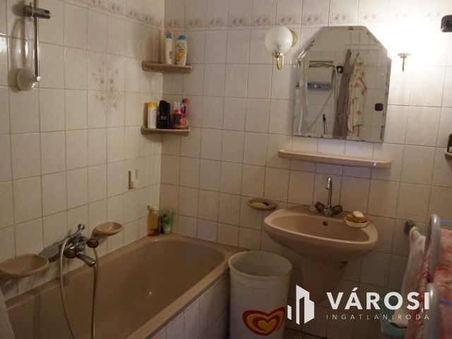 Tágas családi ház kiváló helyen Vásárhelyen