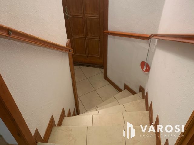 Csigekertben  , rendelőnek is alkalmas , családi ház eladó.