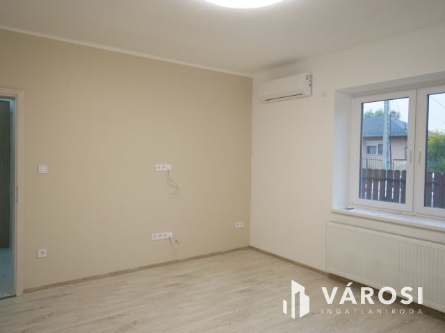 Azonnal költözhető 4 szobás felújított ház a központban