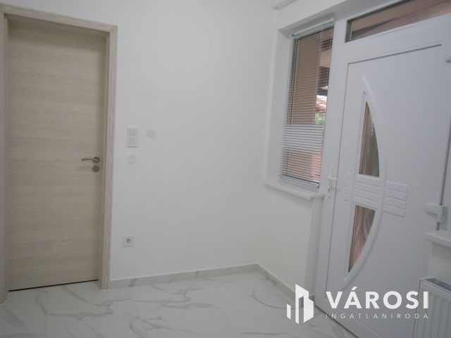 Azonnal költözhető 4 szobás felújított ház a központban