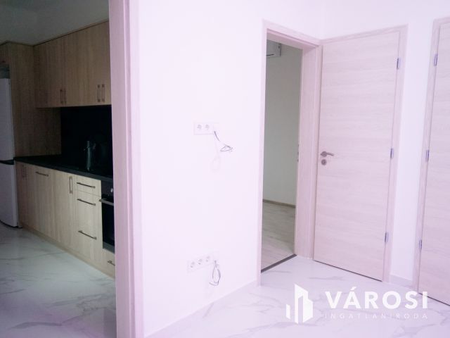 Azonnal költözhető 4 szobás felújított ház a központban