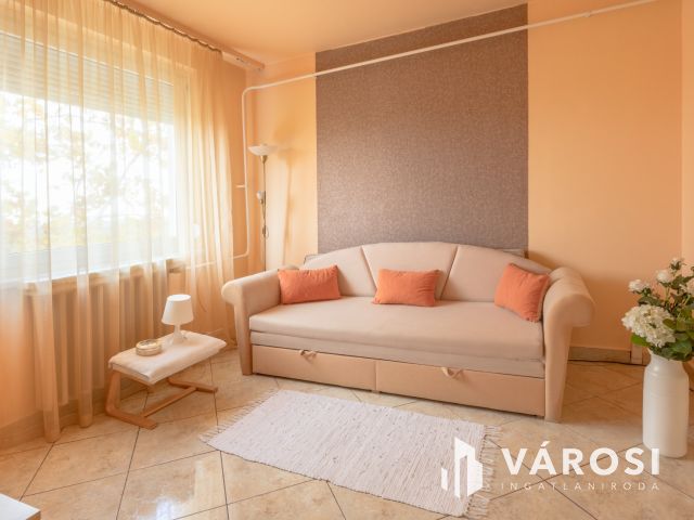 Mindenhez közel Újrókuson