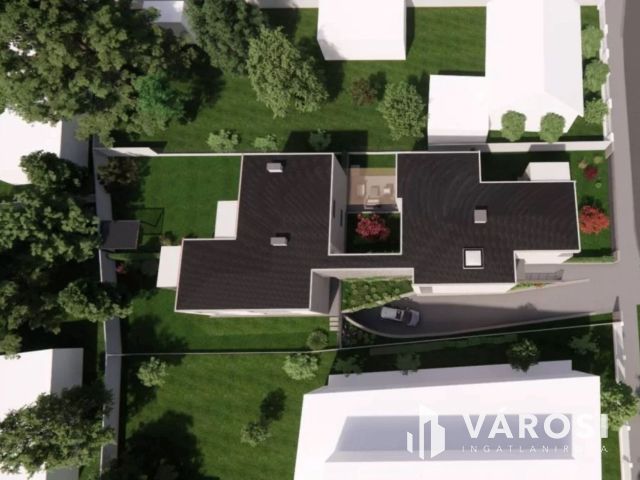 Hatvan utcai kertben három, nagy  méretű garázs eladó