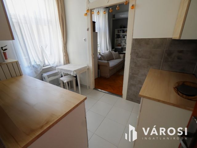 Felújított lakás a Flórián tér szomszédságában!