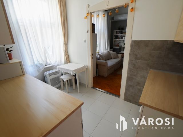 Felújított lakás a Flórián tér szomszédságában!
