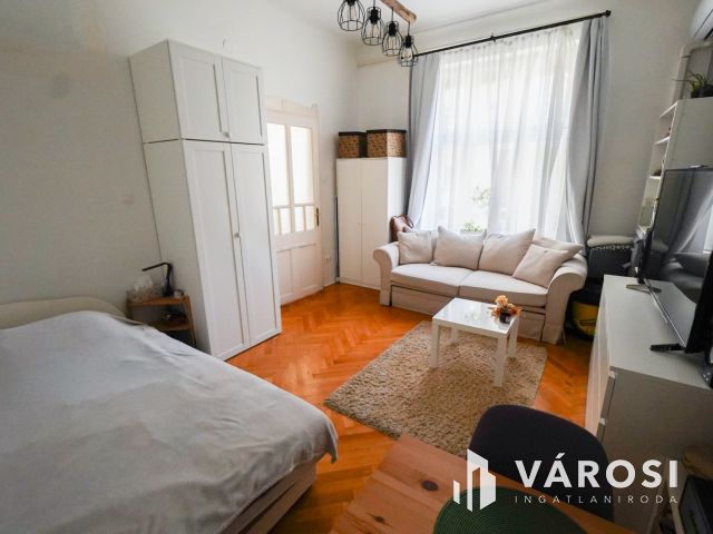 Felújított lakás a Flórián tér szomszédságában!