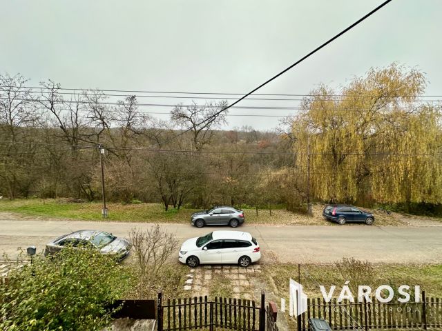 Rózsafa úton felújítandó családi ház eladó!