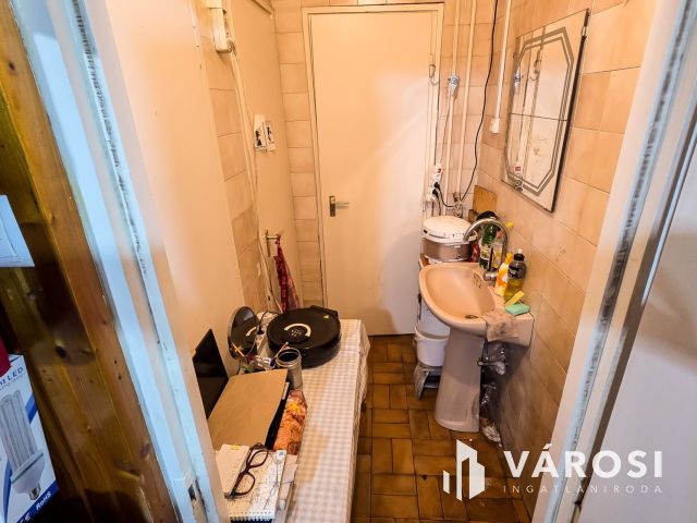 Eladó jó hozamú üzlethelyiség Óbudán