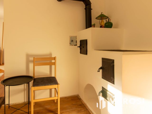 Verandás parasztház modern köntösben, osztható telekkel