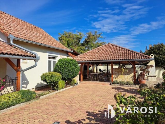 Az év szállása eladó! Apartmanház a fürdő mellett