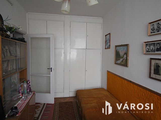 Otthonos, kétszobás lakás eladó!