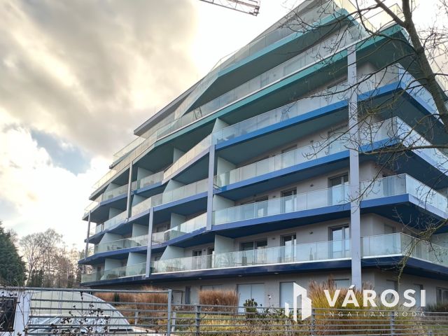 Balatonföldváron 1. emeleti luxuslakás eladó!