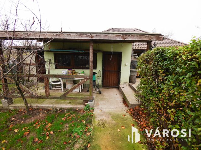 Vácon családi ház a tavak közelében!