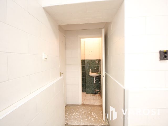 Belvárosi üzlethelyiséget kínálok kiadásra