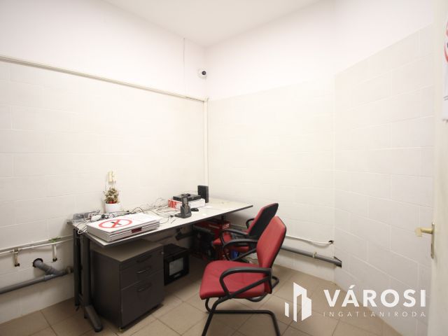 Belvárosi üzlethelyiséget kínálok kiadásra