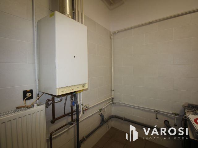 Belvárosi üzlethelyiséget kínálok kiadásra