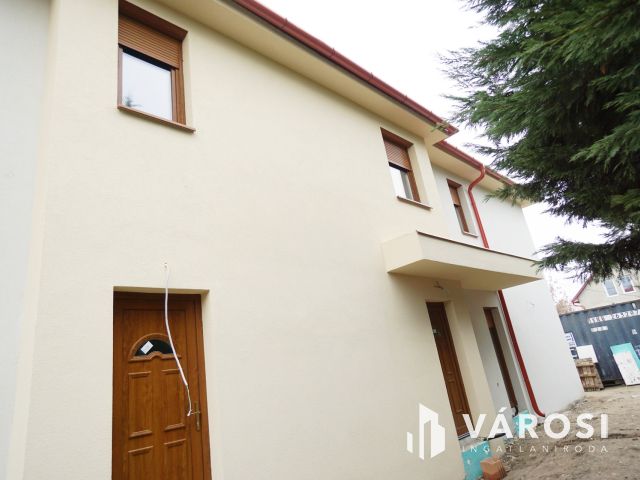 Gyál csendes utcájában 4 hálós új építésű ikerfél eladó