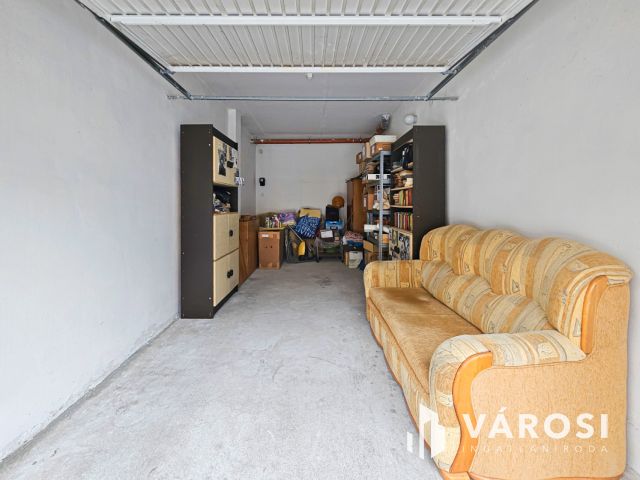 Cirkáló és egyben motor tulajdonosoknak garázs