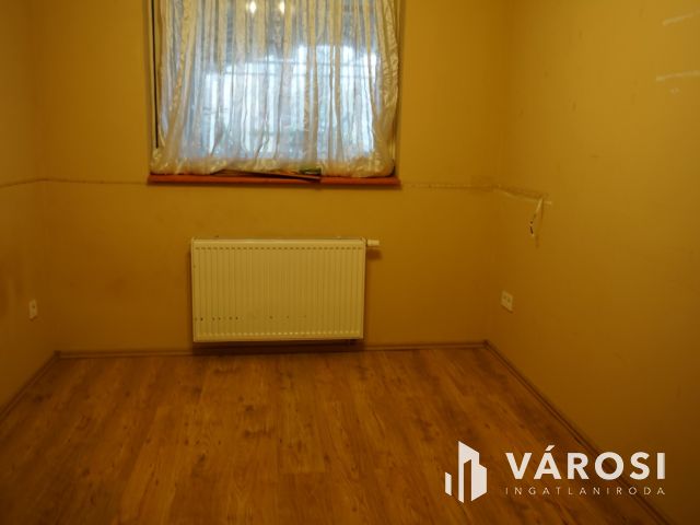 Tripla a Csúcson-csúcsi 3 lakrészes családi ház