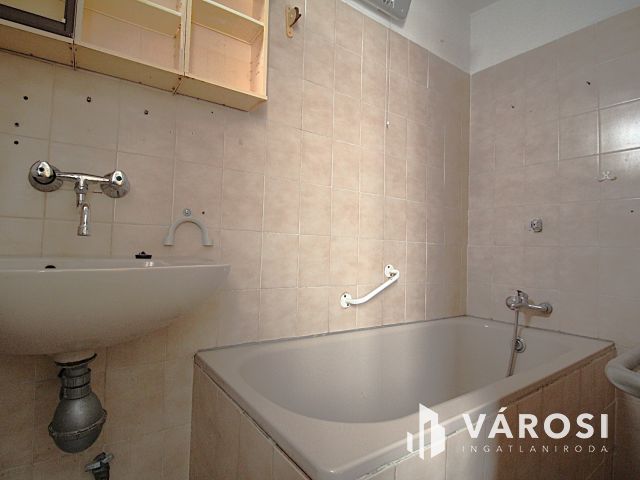 Kitűnő helyen, kétszobás, otthonos lakás