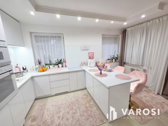 Exkluzív ikerház + Különálló modern lakás egyben eladó