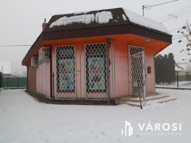 Szentmihály-telek elején üzlethelyiség, / iroda/ eladó.