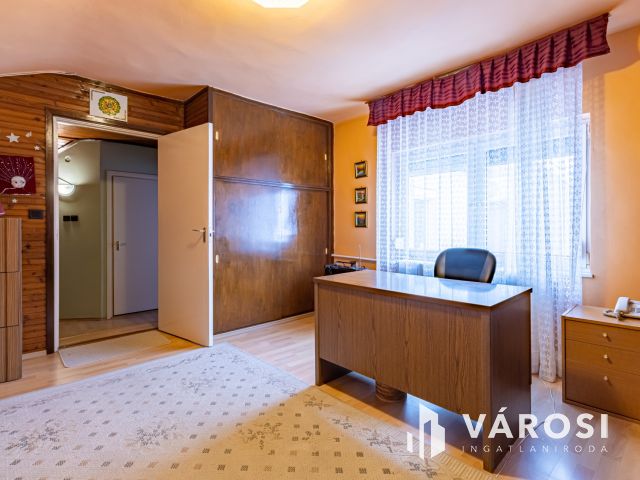 Három szobás ikerházfél eladó, Szigethalmon.