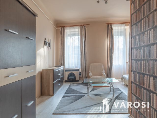 Pozsonyi földszinti takaros lakás