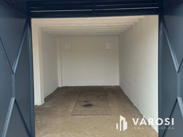 Boka Károly utcán garázs ELADÓ!