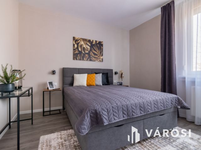 Felújított, belvárosi, azonnal költözhető