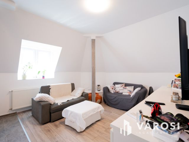 Eladó újszerű lakás Gödön: nappali + 2 háló + 2 autóbeálló