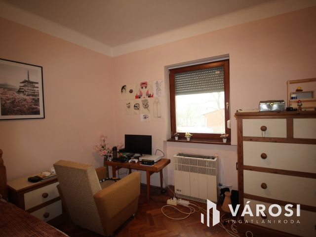 Jó adottságú, tágas ház, Kenyeriben