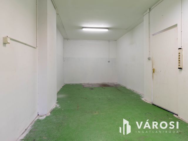 59 m2-es, klímás üzlethelyiség saját raktárral és mosdóval