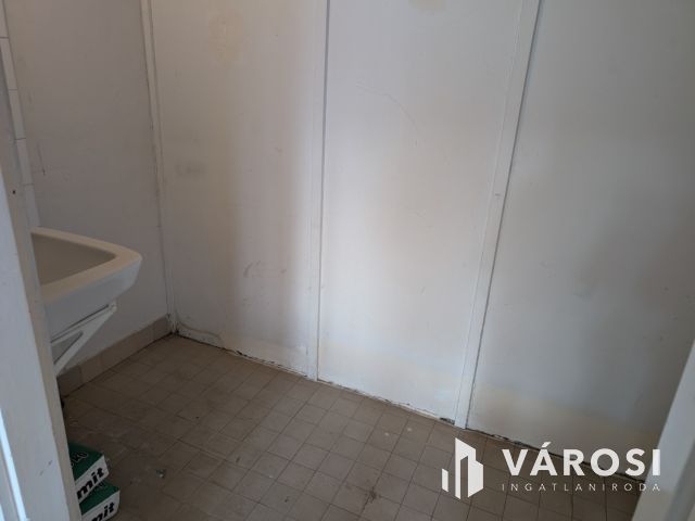 Belvárosi üzlethelyiség/iroda eladó!