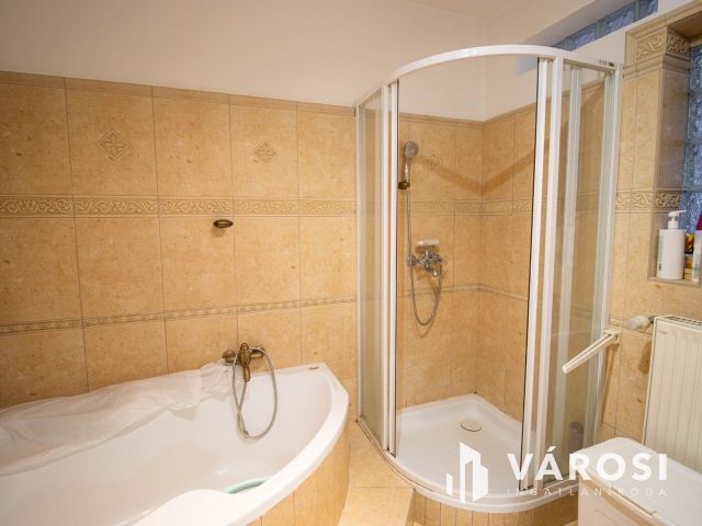 Eladó Örök értékű, újabb építésű lakás a Belvárosban