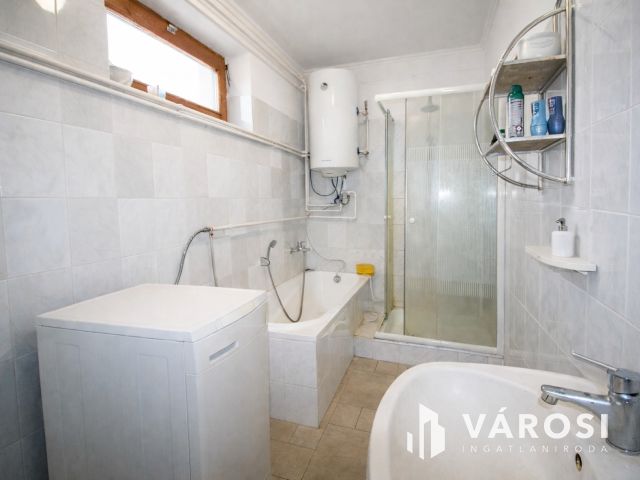 Főút menti birtok állattartásra, 10 hektár földdel