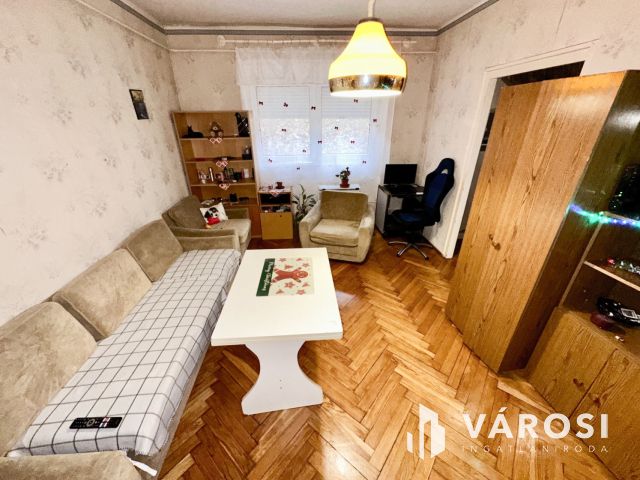 Szerpentin út elején 2. emeleti, 1+1 félszobás lakás eladó!