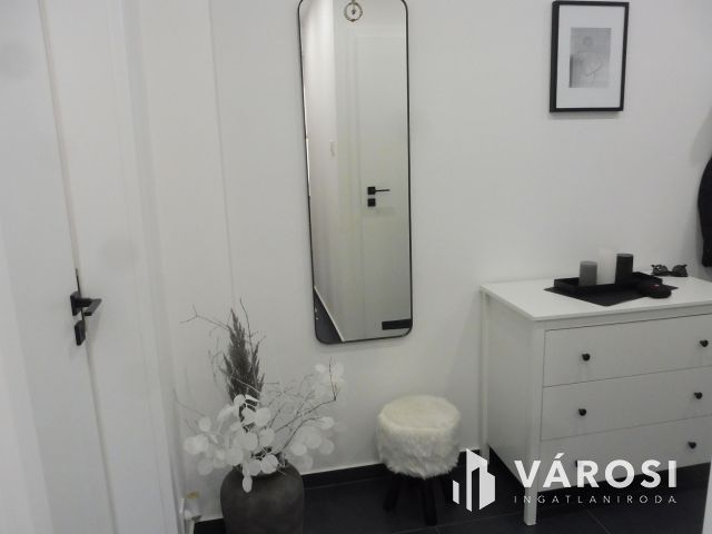 Újszegedi panel,top helyen,top minőségben eladó.