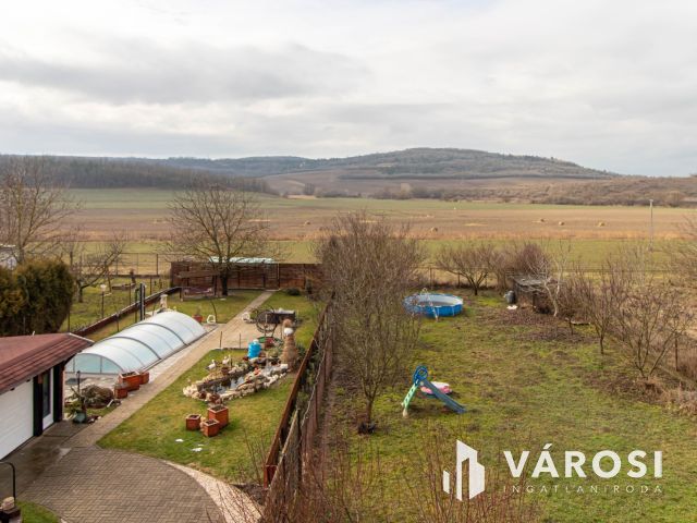 Nagycsaládosok álma – Sárisápi családi otthon 4 hálószobával