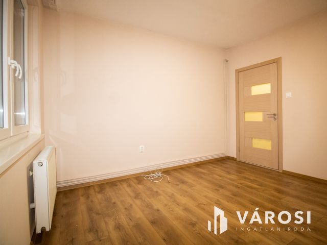Azonnal költözhető, felújított, belvárosi lakás