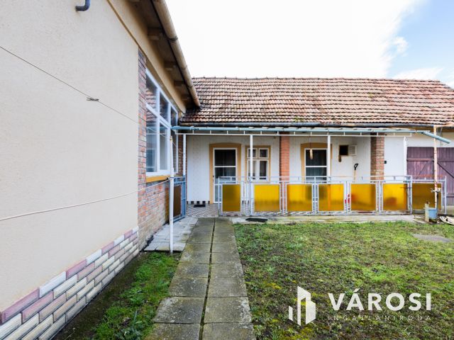 Tágas terek, jó szerkezet, belváros közeli lokáció