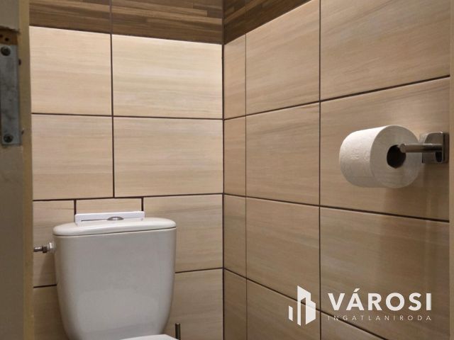 EGY LAKÁS, HÁROM  LEHETŐSÉG A VEZÉR LAKÓTELEPEN-Debrecen!